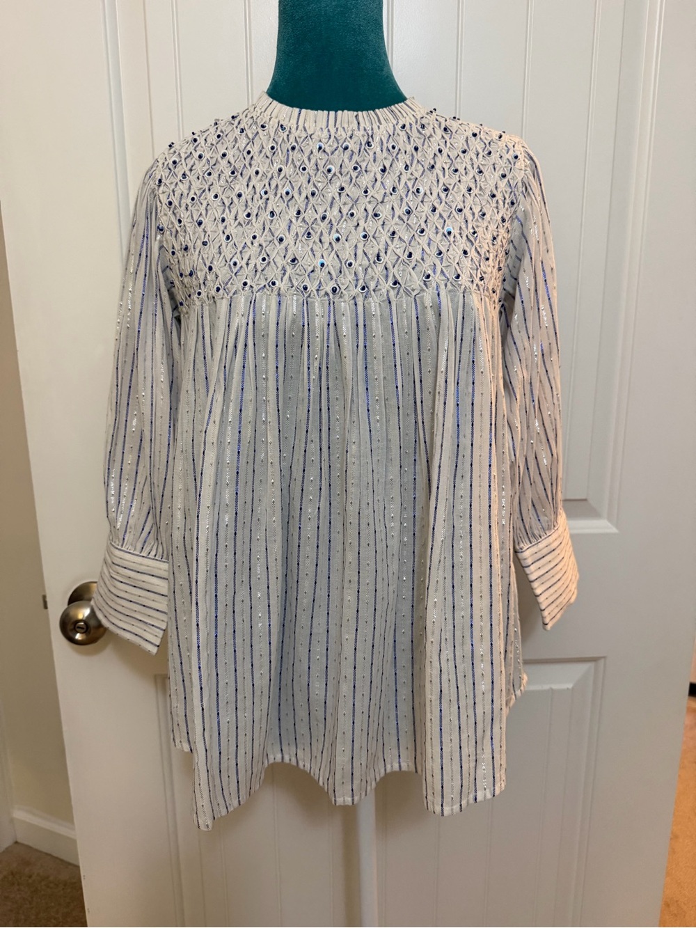 Vilagallo Cream Knit Top with Blue Metallic Accents Sz-Spain-38 (US Sz 4)